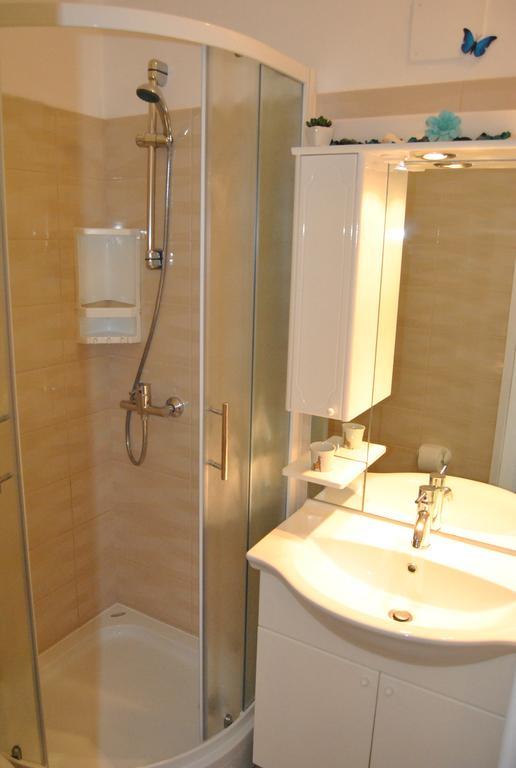 Apartments & Studio Matan Rovigno Esterno foto