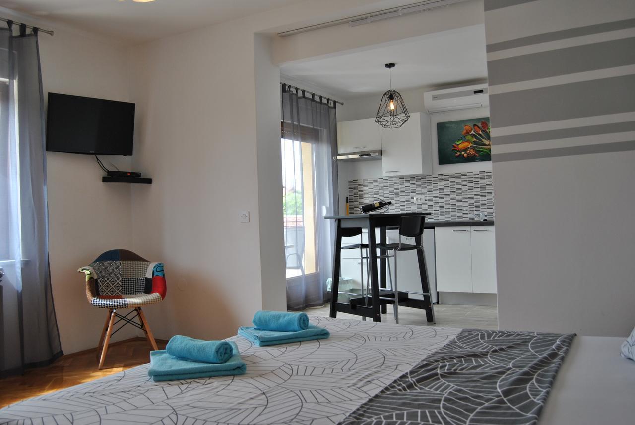 Apartments & Studio Matan Rovigno Esterno foto
